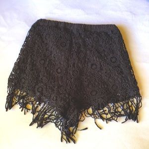 Lush shorts with fringe